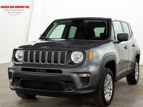 Used 2023 Jeep Renegade Latitude image 4