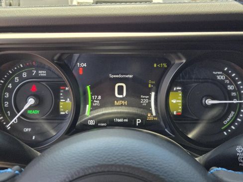 Used 2025 Jeep Wrangler Unlimited Rubicon 4xe w/ Convenience Group AWD/4WD image 18