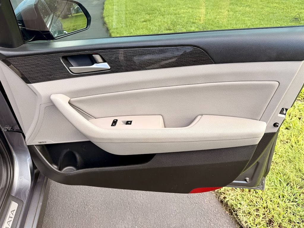 Used 2018 Hyundai Sonata Limited w/ Ultimate Package 07 FWD image 9