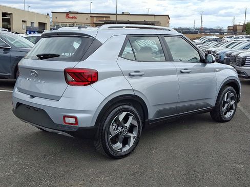 Used 2023 Hyundai Venue SEL image 6