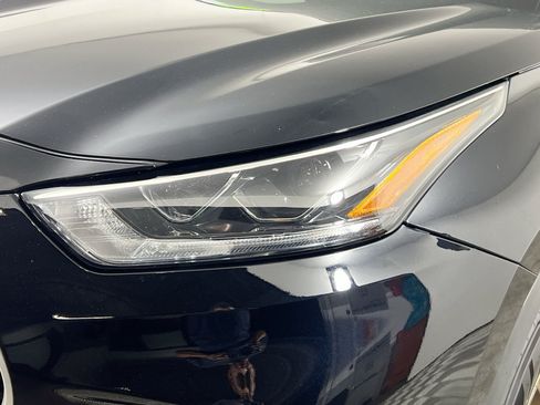Used 2022 Toyota Highlander Bronze Edition FWD image 12