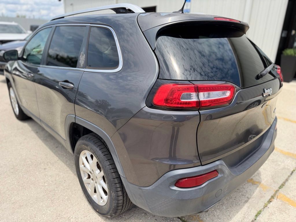 Used 2015 Jeep Cherokee Latitude FWD image 3