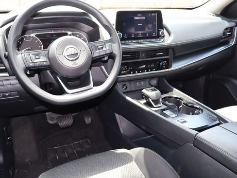 Used 2024 Nissan Rogue SV FWD image 4