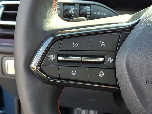 Used 2025 Chevrolet Traverse RS image 26