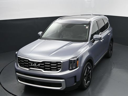 Used 2025 Kia Telluride S FWD image 28