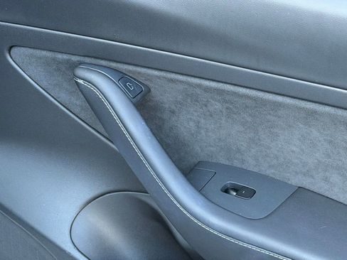 Used 2021 Tesla Model 3 Standard Range Plus image 36