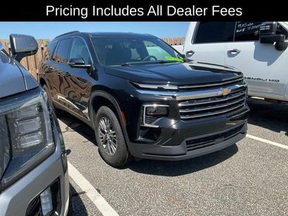 Used 2025 Chevrolet Traverse LT w/ Driver Confidence Package