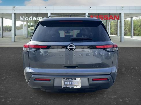 New 2026 Nissan Pathfinder SL image 4