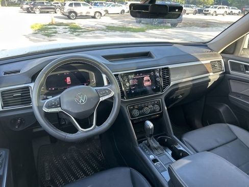Used 2023 Volkswagen Atlas SE w/ Panoramic Sunroof Package FWD image 16