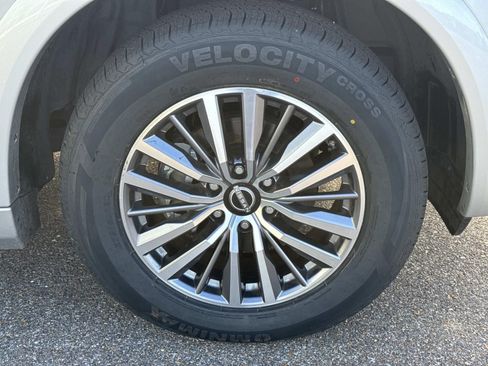 Used 2024 Nissan Armada SL image 4