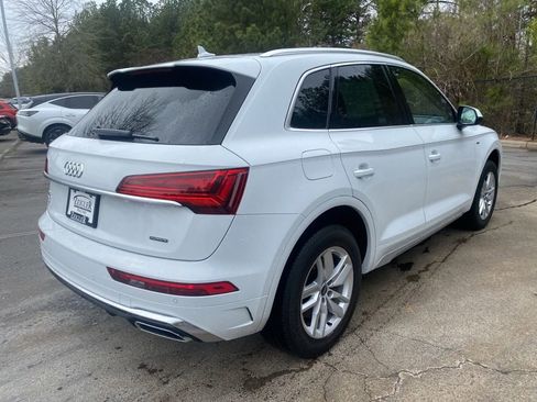 Used 2023 Audi Q5 2.0T Premium w/ Convenience Package image 3