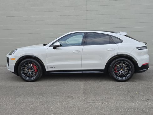 New 2026 Porsche Cayenne GTS image 2