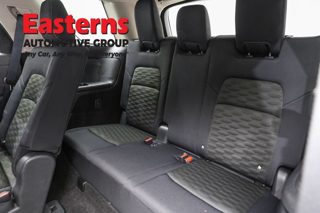 Used 2024 Nissan Pathfinder SV AWD/4WD image 27