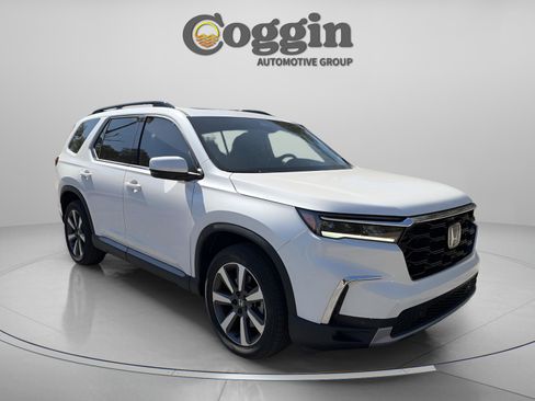 Used 2025 Honda Pilot Touring image 9