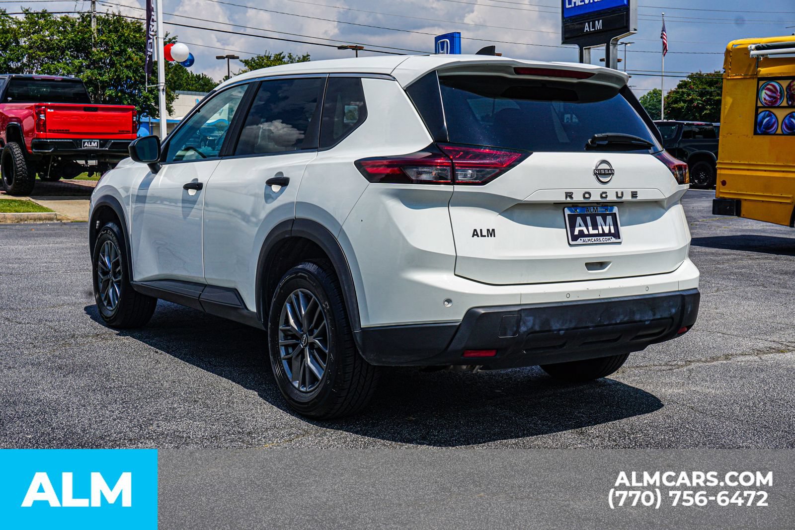 Used 2024 Nissan Rogue S FWD image 7