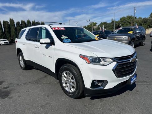 Used 2020 Chevrolet Traverse LT FWD image 1