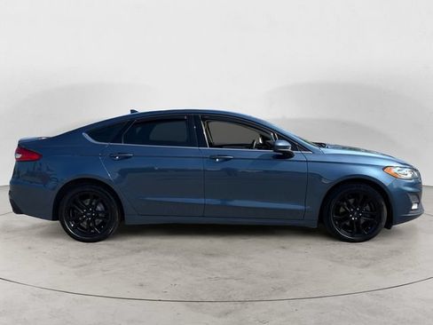 Used 2019 Ford Fusion SE w/ Equipment Group 151A FWD image 4