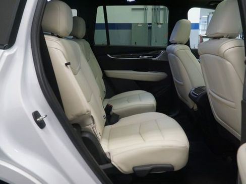 Certified 2023 Cadillac XT6 Sport w/ Technology Package AWD/4WD image 18