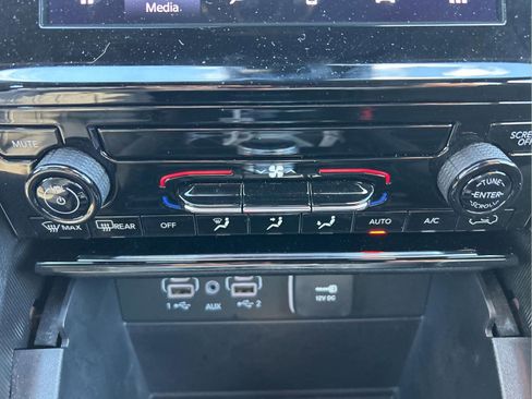 Used 2025 Jeep Grand Cherokee Laredo image 20