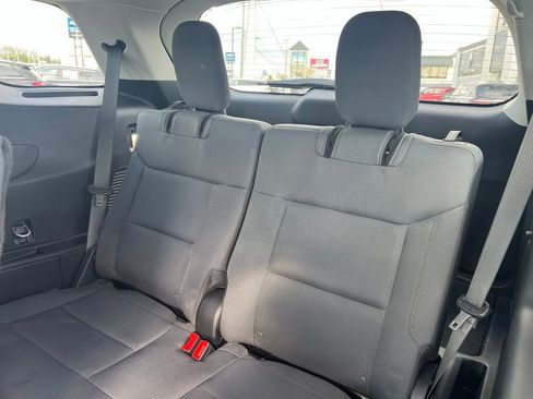 Used 2025 Ford Explorer Active AWD/4WD image 12