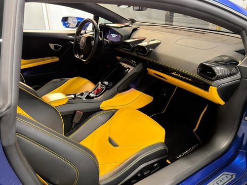 Used 2020 Lamborghini Huracan EVO image 17