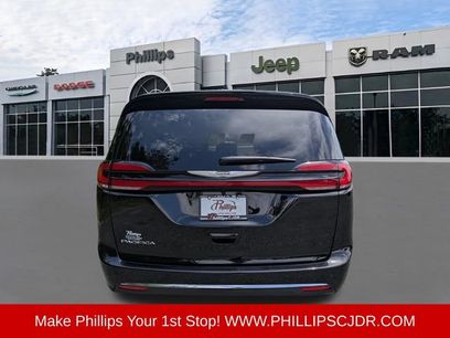 Used 2026 Chrysler Pacifica Select