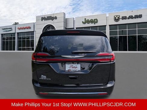Certified 2026 Chrysler Pacifica Select FWD image 4
