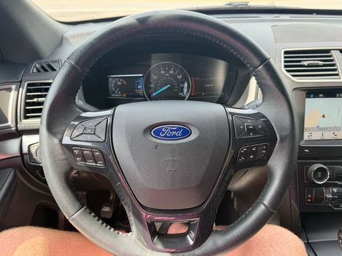 Used 2018 Ford Explorer XLT w/ Equipment Group 202A AWD/4WD image 18