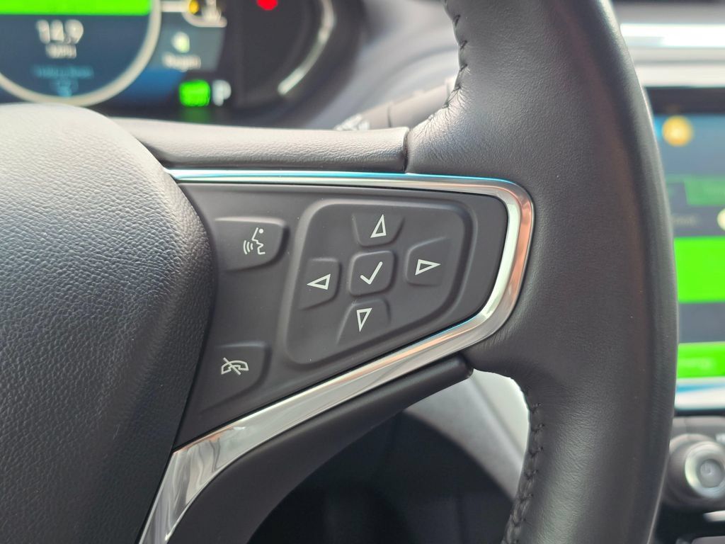 Used 2020 Chevrolet Bolt Premier w/ Infotainment Package FWD image 30