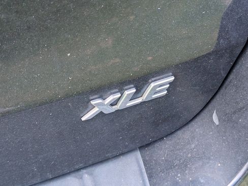 Used 2015 Toyota Sienna XLE FWD image 9