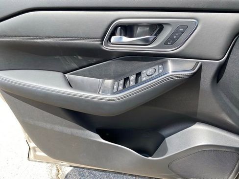 New 2026 Nissan Rogue Platinum AWD/4WD image 13