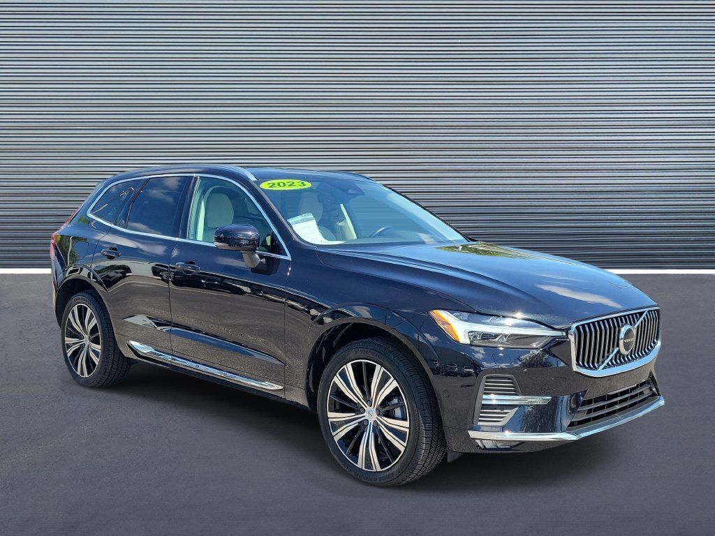 Used 2023 Volvo XC60 B5 Ultimate w/ Protection Package Premier FWD image 2
