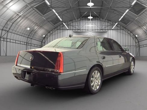 Used 2009 Cadillac DTS FWD image 3