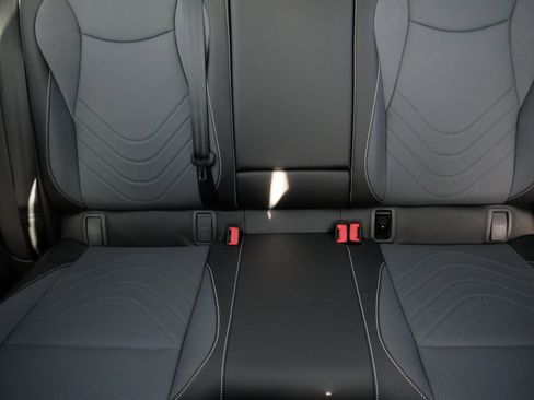 Certified 2025 Volkswagen Tiguan SE image 13