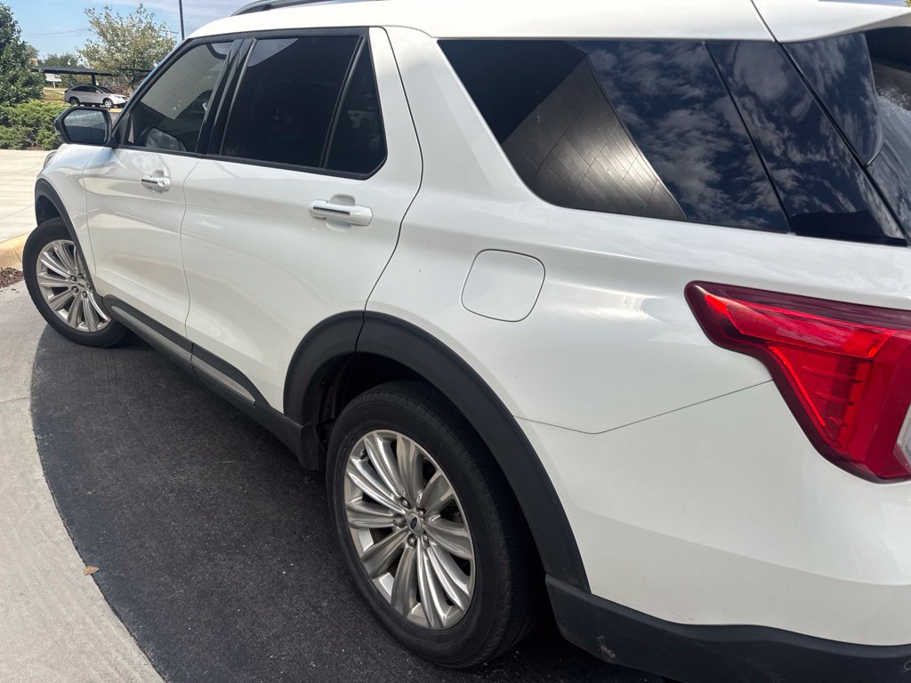 Used 2022 Ford Explorer Limited w/ Equipment Group 301A AWD/4WD image 3