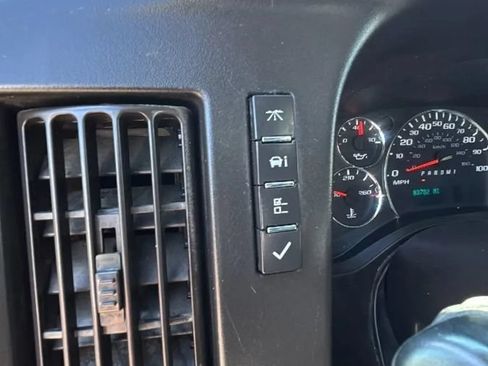 Used 2018 Chevrolet Express 3500 w/ Driver Convenience Package RWD image 23