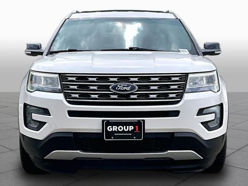 Used 2017 Ford Explorer XLT AWD/4WD image 4