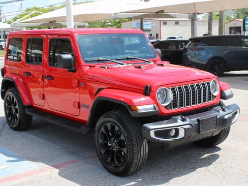 Used 2025 Jeep Wrangler Sahara image 2