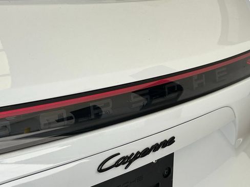 Used 2023 Porsche Cayenne AWD/4WD image 33
