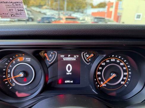 Used 2024 Jeep Wrangler Sport S image 18