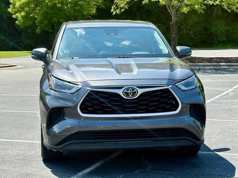 Used 2021 Toyota Highlander L FWD image 12