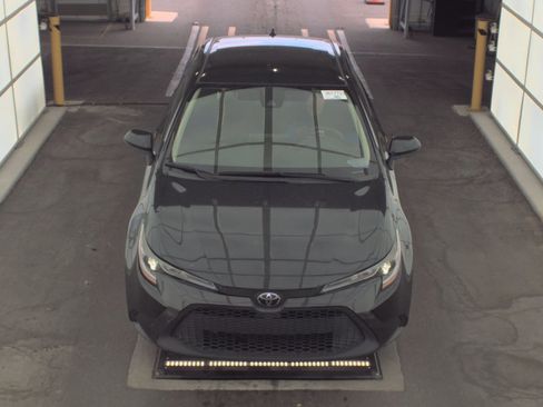 Used 2021 Toyota Corolla LE FWD image 2