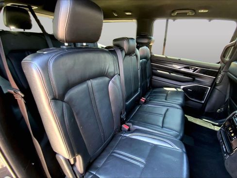 Used 2022 Jeep Wagoneer Series I w/ Convenience Group I AWD/4WD image 18