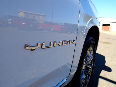 Used 2021 GMC Yukon SLT w/ SLT Premium Package image 30