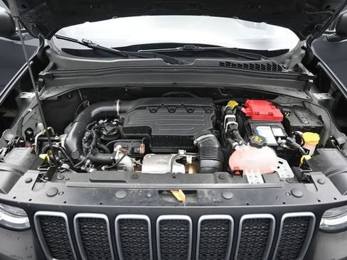 Used 2023 Jeep Renegade Latitude AWD/4WD image 32