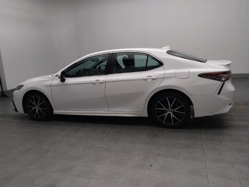 Used 2022 Toyota Camry SE w/ Convenience Package FWD image 3
