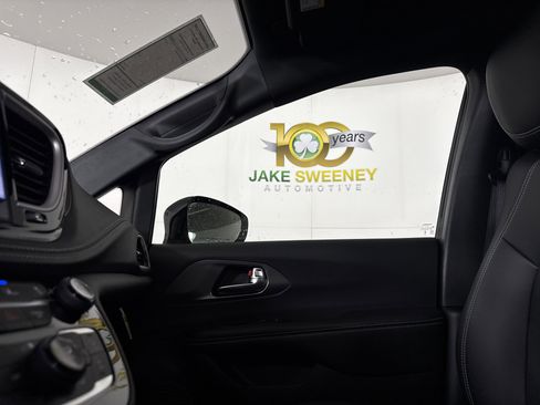 New 2026 Chrysler Pacifica Select image 25