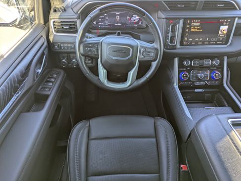Used 2024 GMC Yukon Denali w/ Advanced Technology Package image 21
