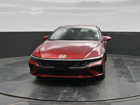 New 2026 Hyundai Elantra SE image 3