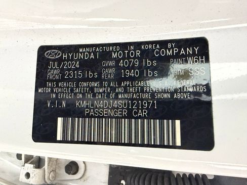 Used 2025 Hyundai Elantra Limited FWD image 18